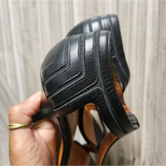 GIVENCHY T Strap Trim Leather Sandal/Heel - Picture 10 of 12